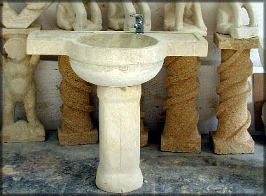 lavello in pietra grigia