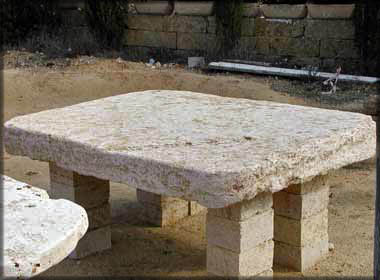 Tavoli in pietra