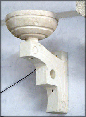 Lampada in pietra leccese