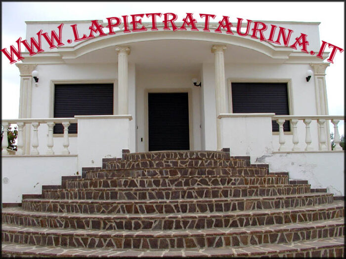 colonne in pietra leccese