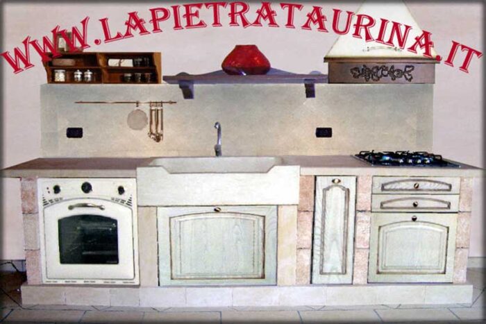 Cucina in muratura con pietra bianca e moderna