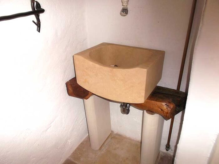 Cucina in muratura con un lavello per cucina rustica