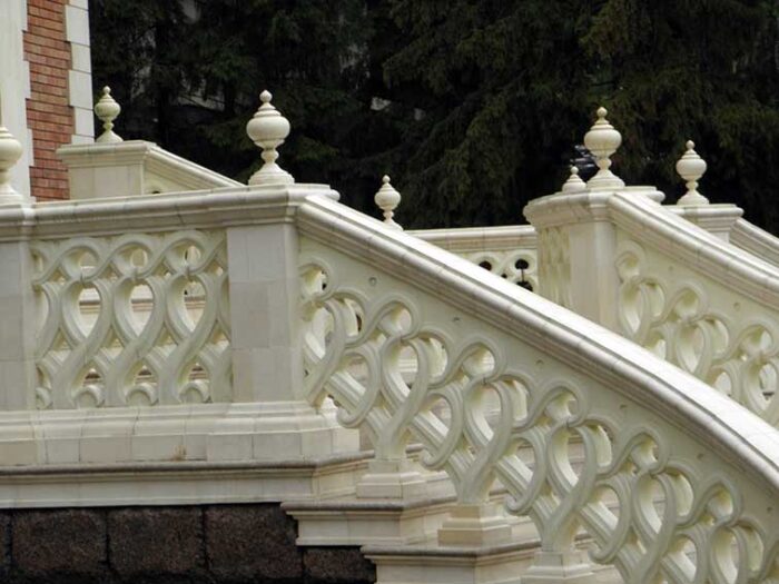Rivestimento per una balconata rivestita in pietra