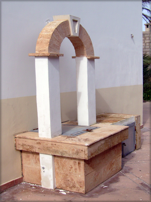pozzo da giardino in pitra rossa