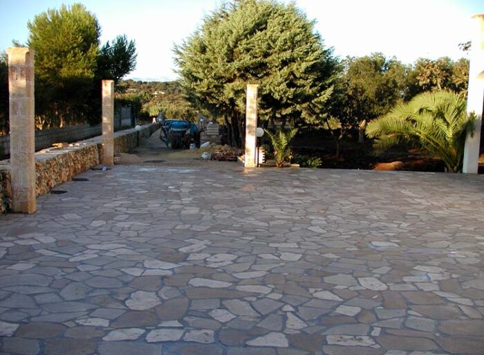 Pavimenti in pietra grigia