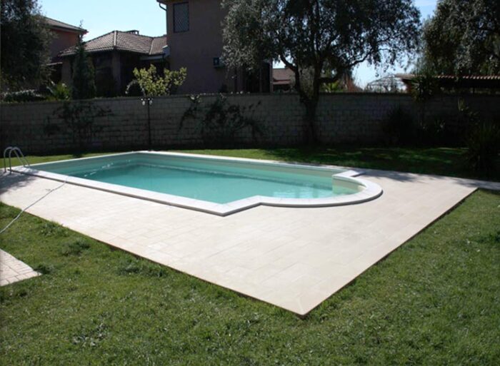 Pavimenti in pietra per solarium piscina